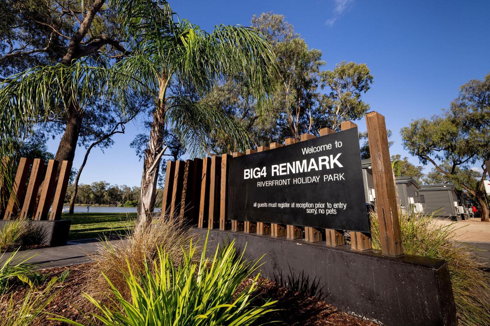 Big4 Renmark Riverfront Holiday Park Exterior photo