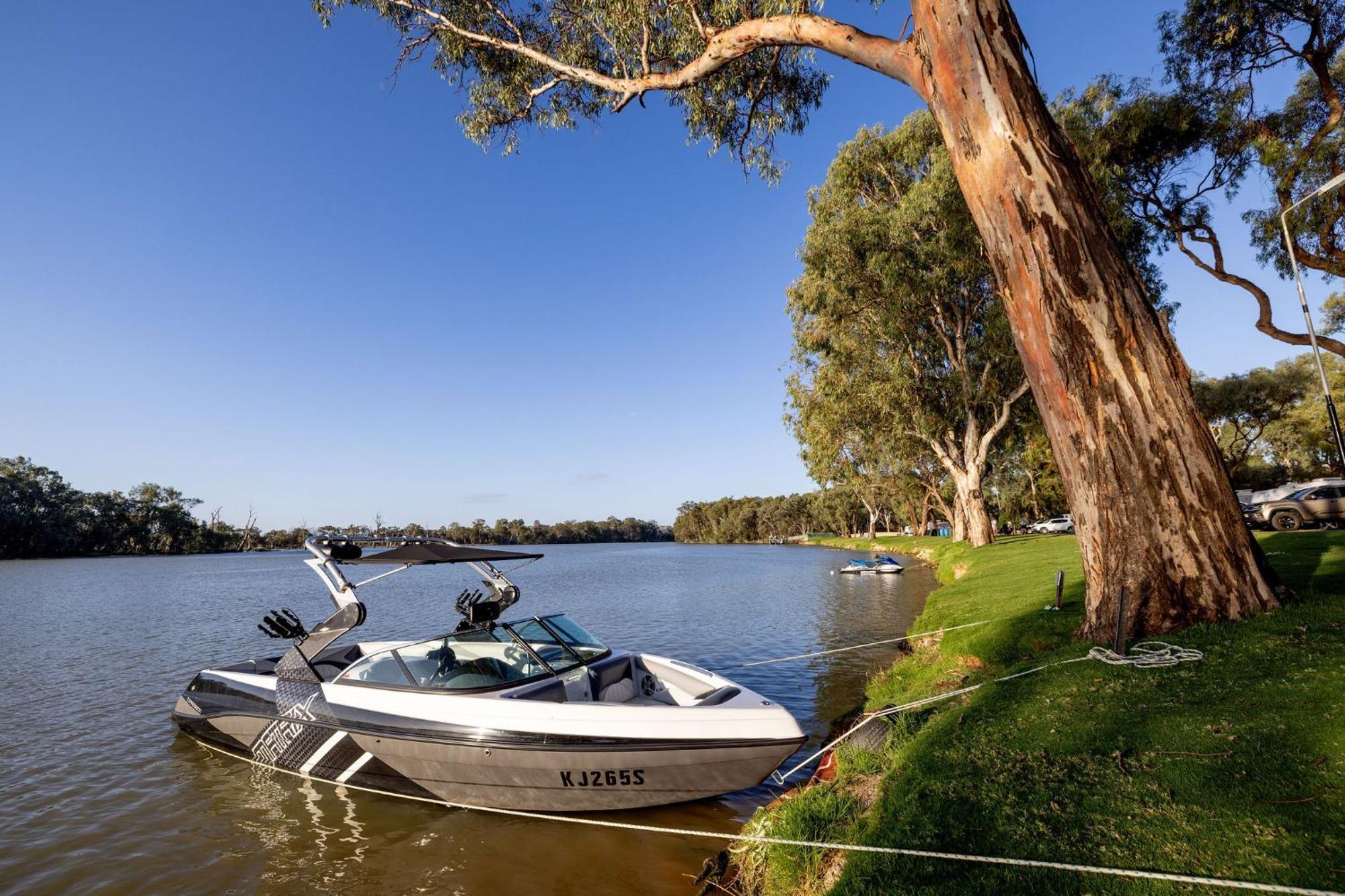 Big4 Renmark Riverfront Holiday Park Exterior photo